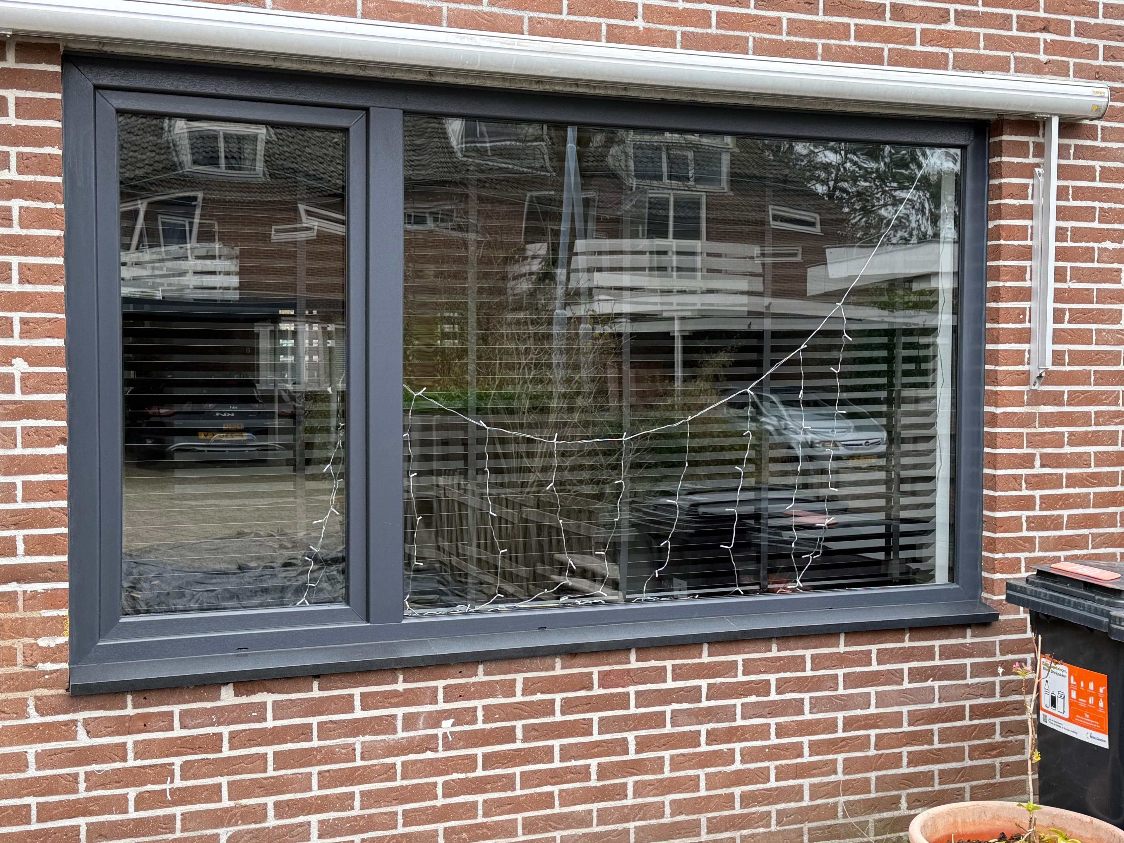 Driedelig antraciet aluminium raamkozijn