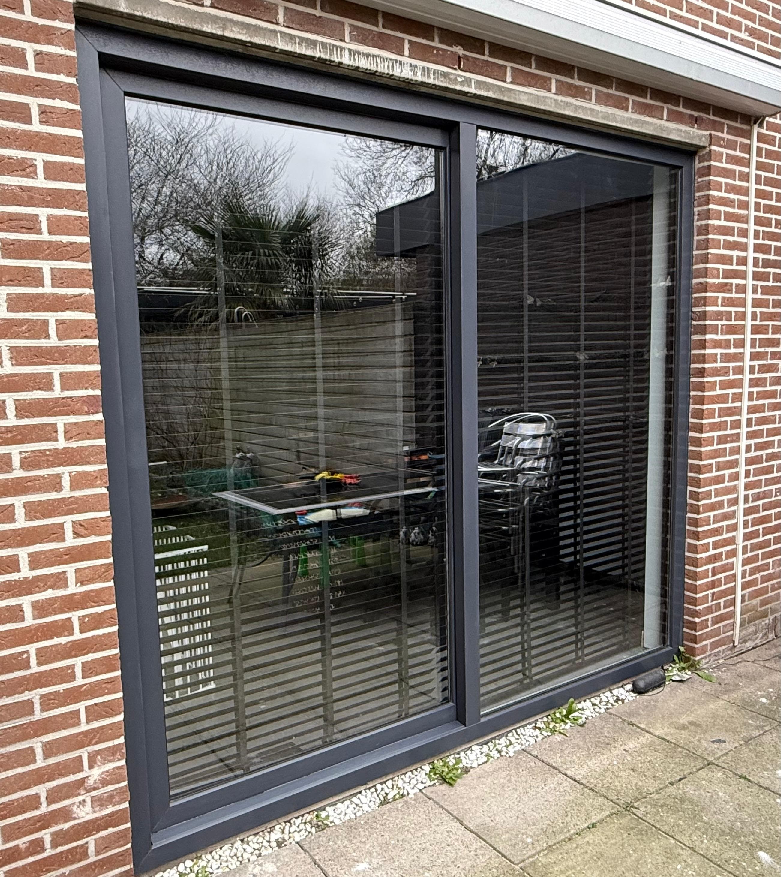 Antraciet aluminium schuifpui